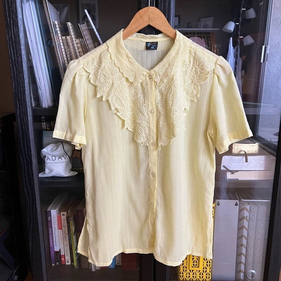 Darling vintage button up - Picture 1 of 4